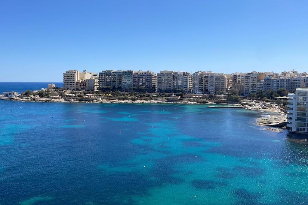 Stunning Beachfront Apartment In St Julians Sliema Esterno foto